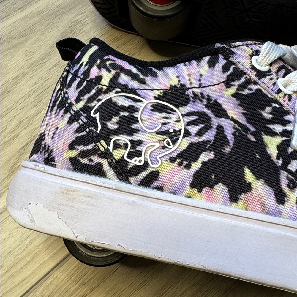 Stylish Kids' Tie-Dye Roller Shoes - Picture 2 of 9
